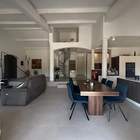 Villa Charmante Avec Piscine Et Grand Jardin
